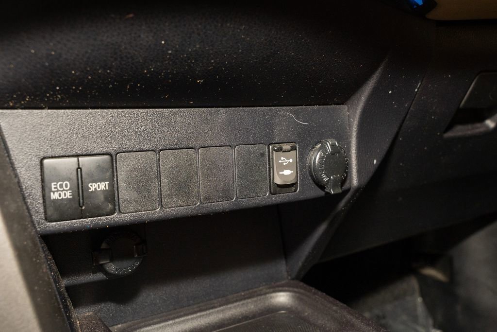 Used 2017 Toyota RAV4 XLE image 15