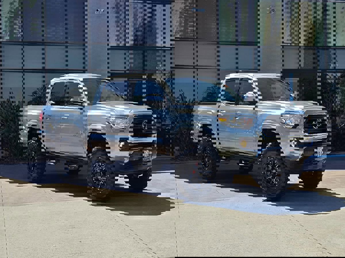 Used 2020 Toyota Tacoma SR5 image 3