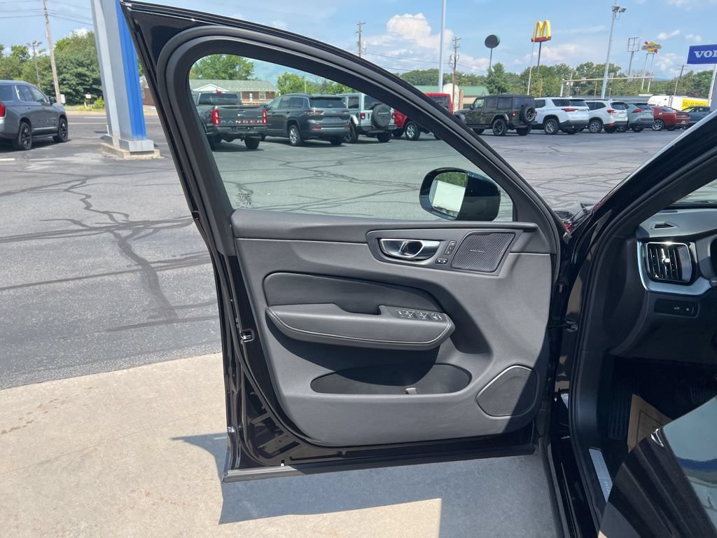 Certified 2024 Volvo XC60 T8 Ultimate w/ Climate Package AWD/4WD image 11