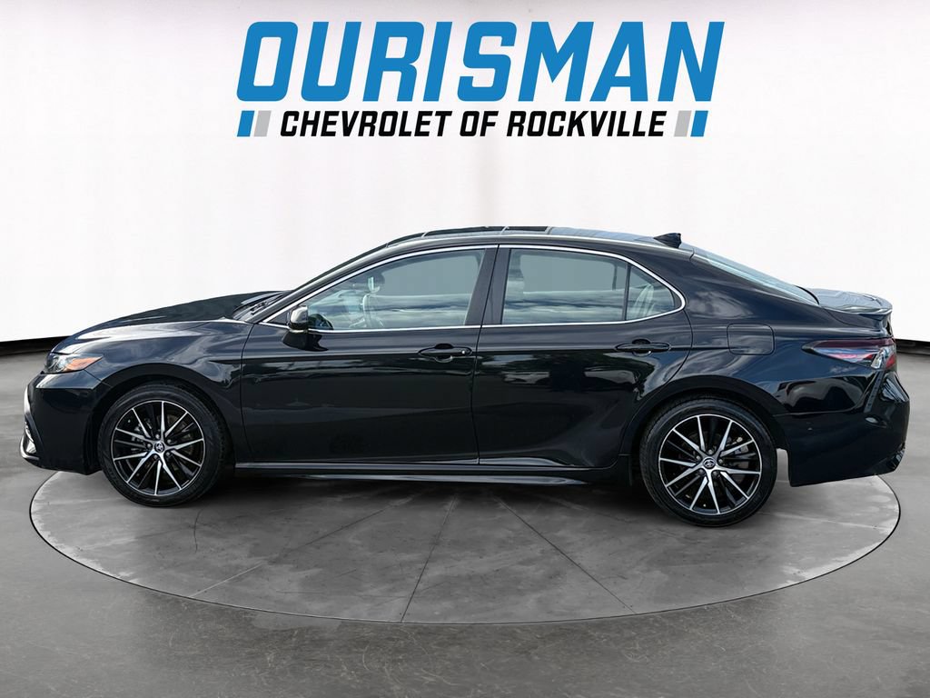 Used 2023 Toyota Camry SE w/ Cold Weather Package FWD image 3