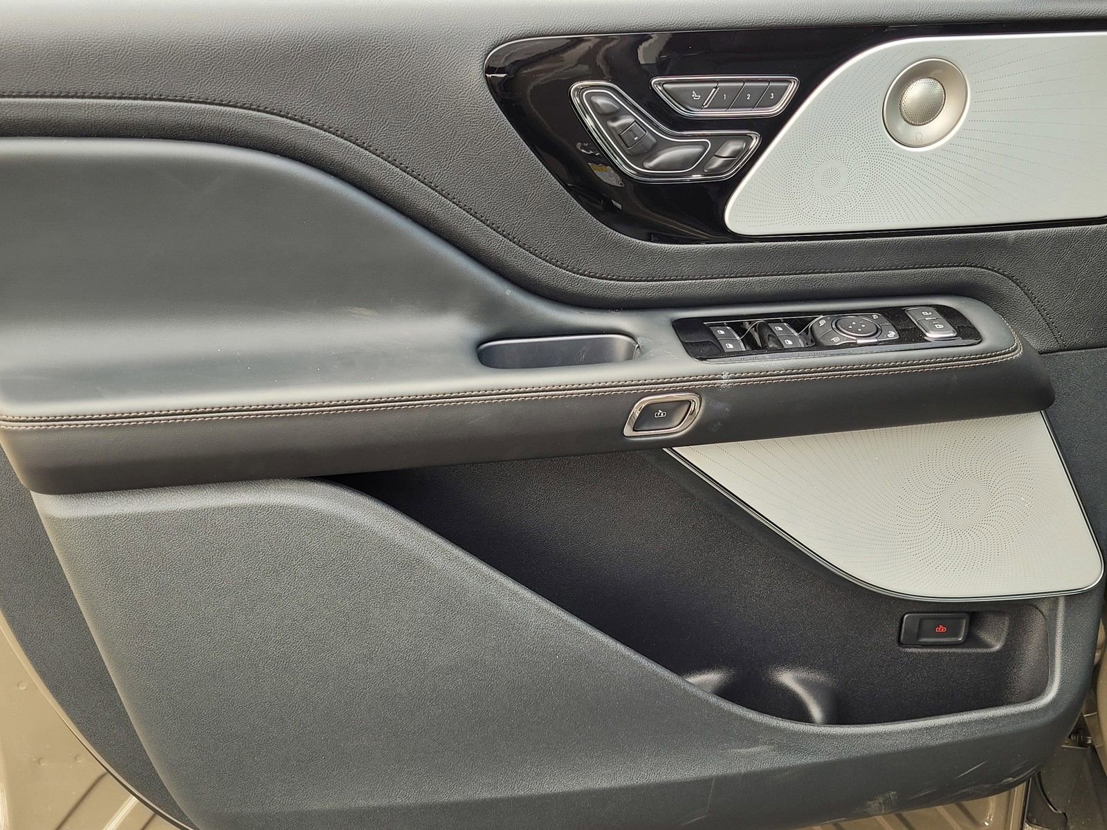 New 2025 Lincoln Aviator Reserve w/ Equipment Group 201A image 12