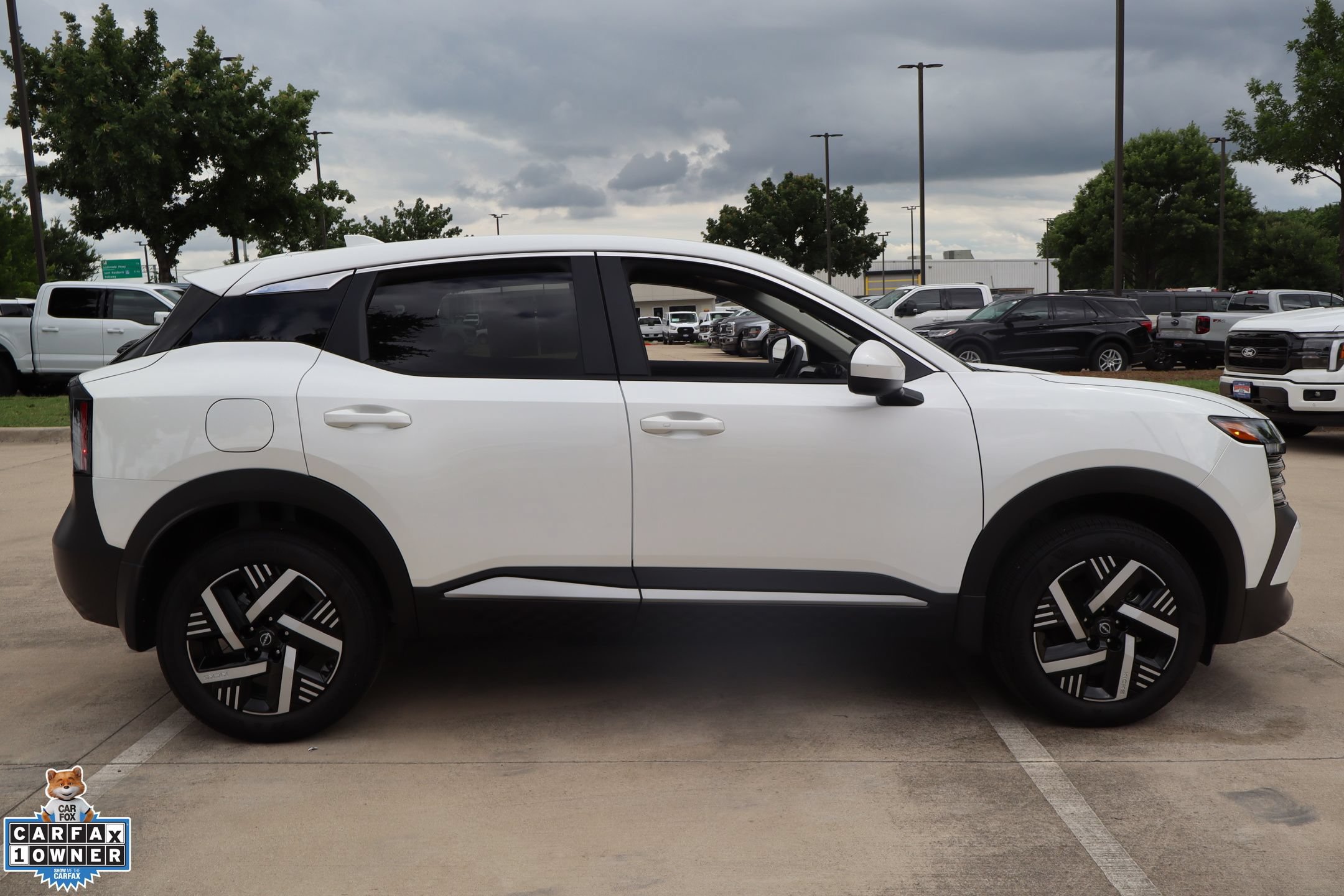 Used 2025 Nissan Kicks SV FWD image 2