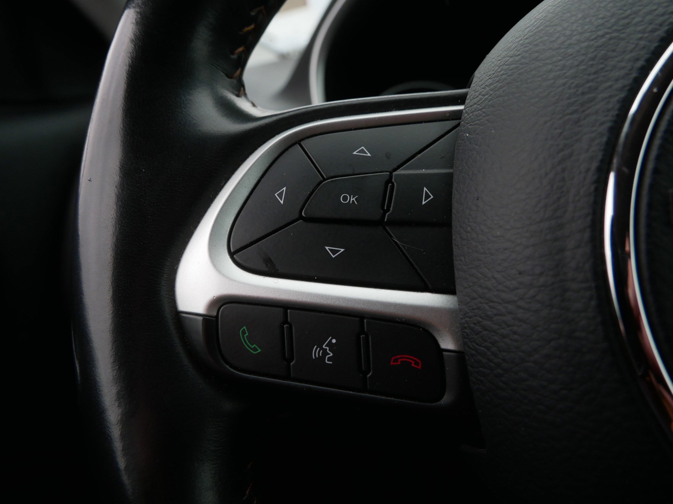 Used 2020 Jeep Compass Latitude w/ Cold Weather Group image 24