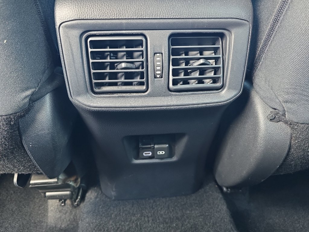 Used 2024 Toyota RAV4 XLE AWD/4WD image 18