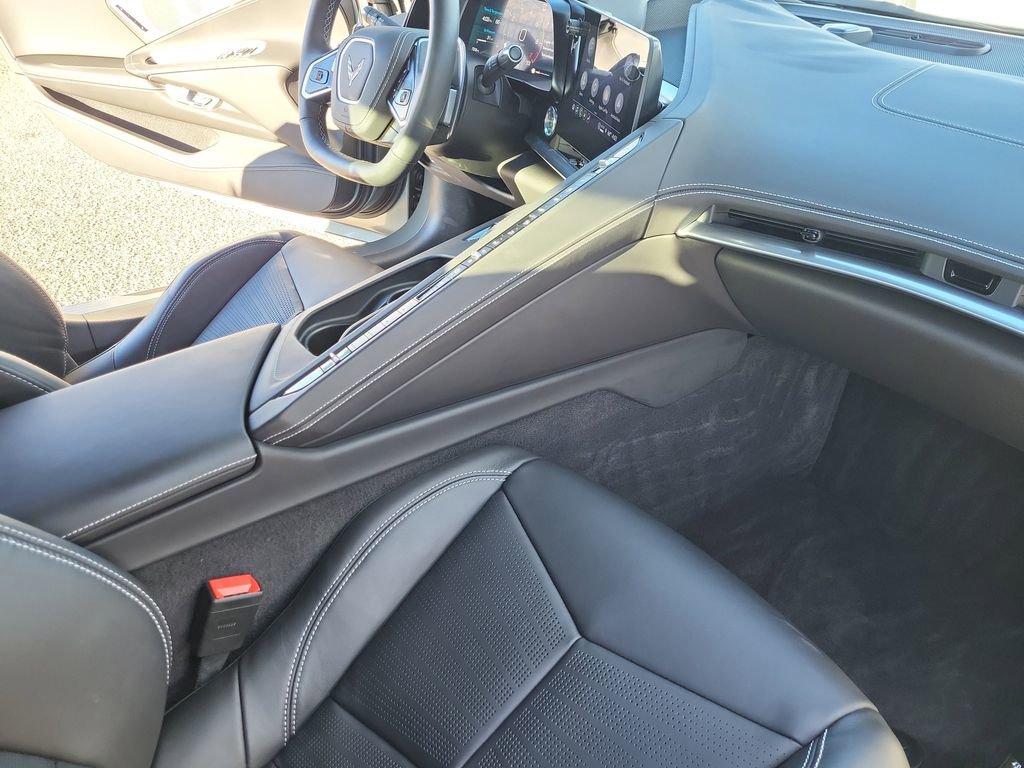 Used 2023 Chevrolet Corvette Stingray Premium Cpe w/ Z51 Performance Package image 18