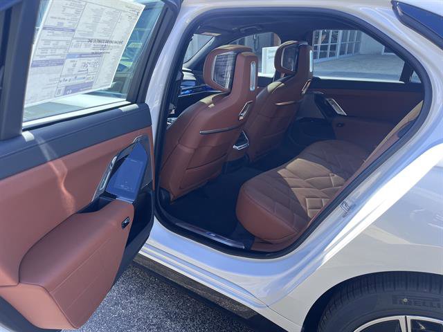 New 2026 BMW 750e xDrive w/ Executive Package image 20