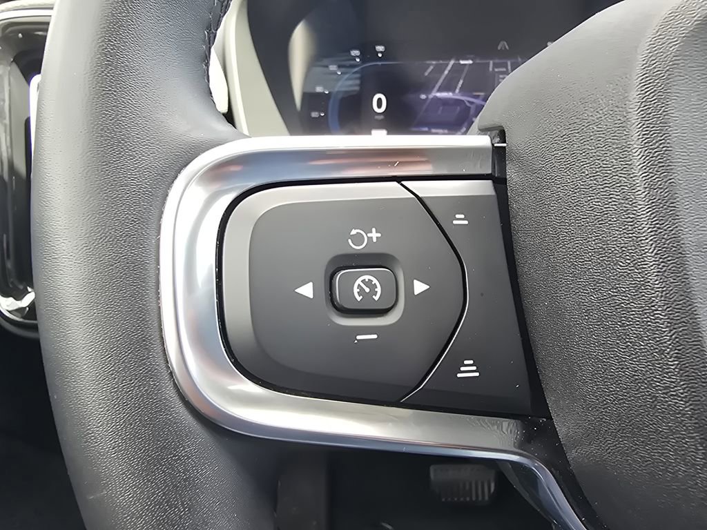 Used 2023 Volvo XC40 B5 Plus w/ Protection Package Premier image 24