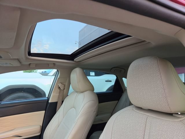 Used 2019 Toyota Avalon Limited FWD image 30