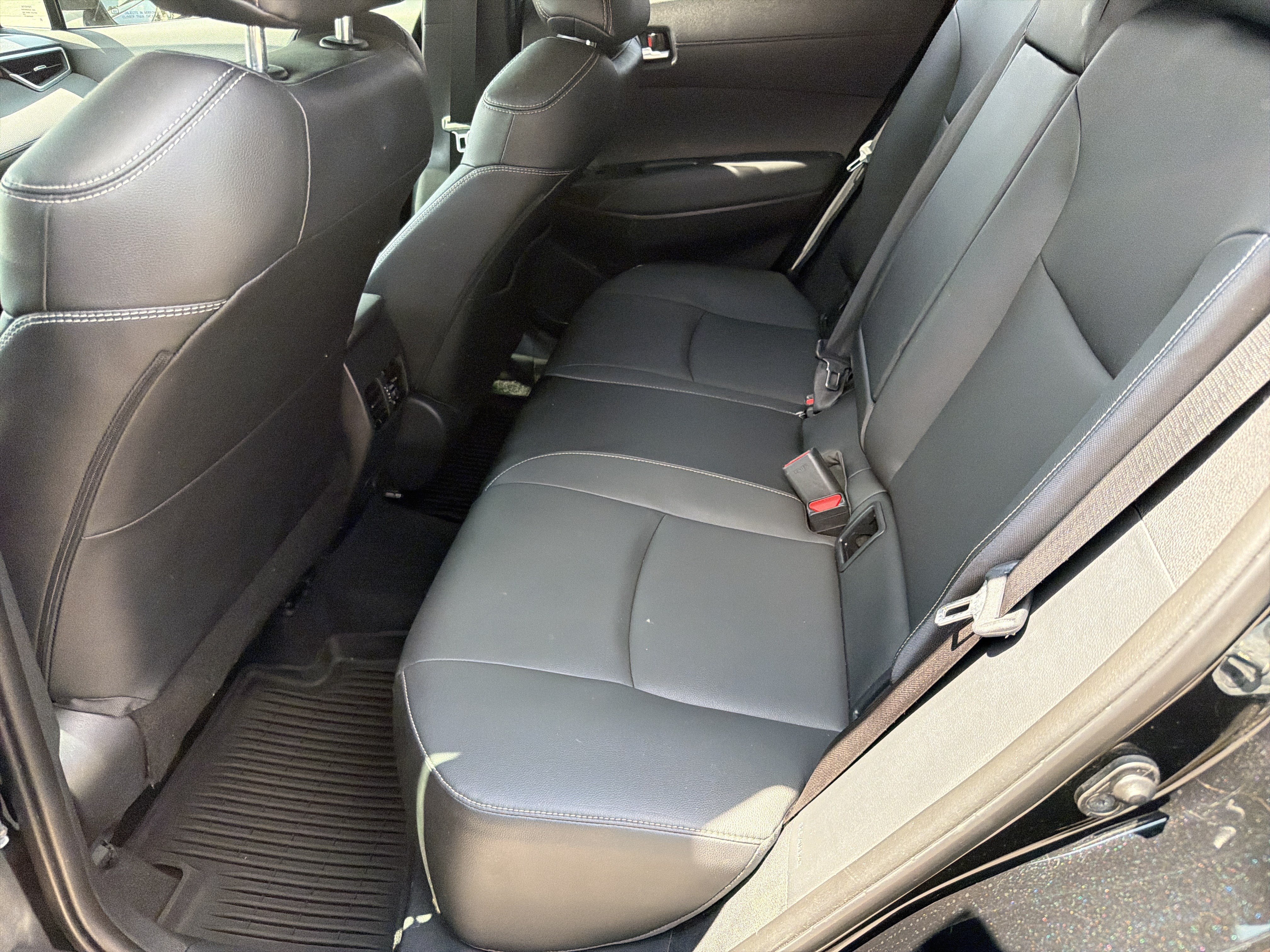 Used 2022 Toyota Corolla Cross XLE w/ Convenience Package FWD image 21