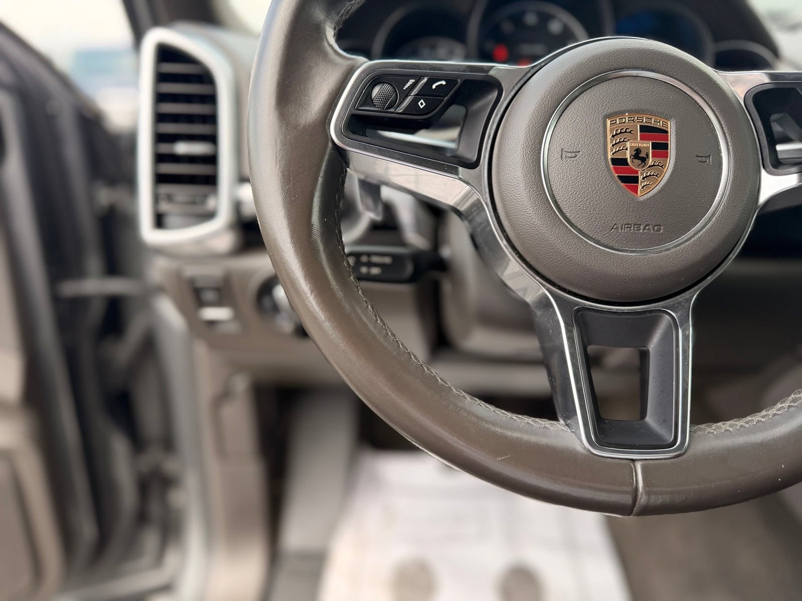 Used 2017 Porsche Cayenne AWD/4WD image 17