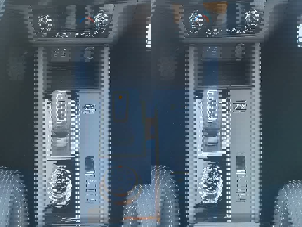 New 2024 Mitsubishi Outlander ES image 8