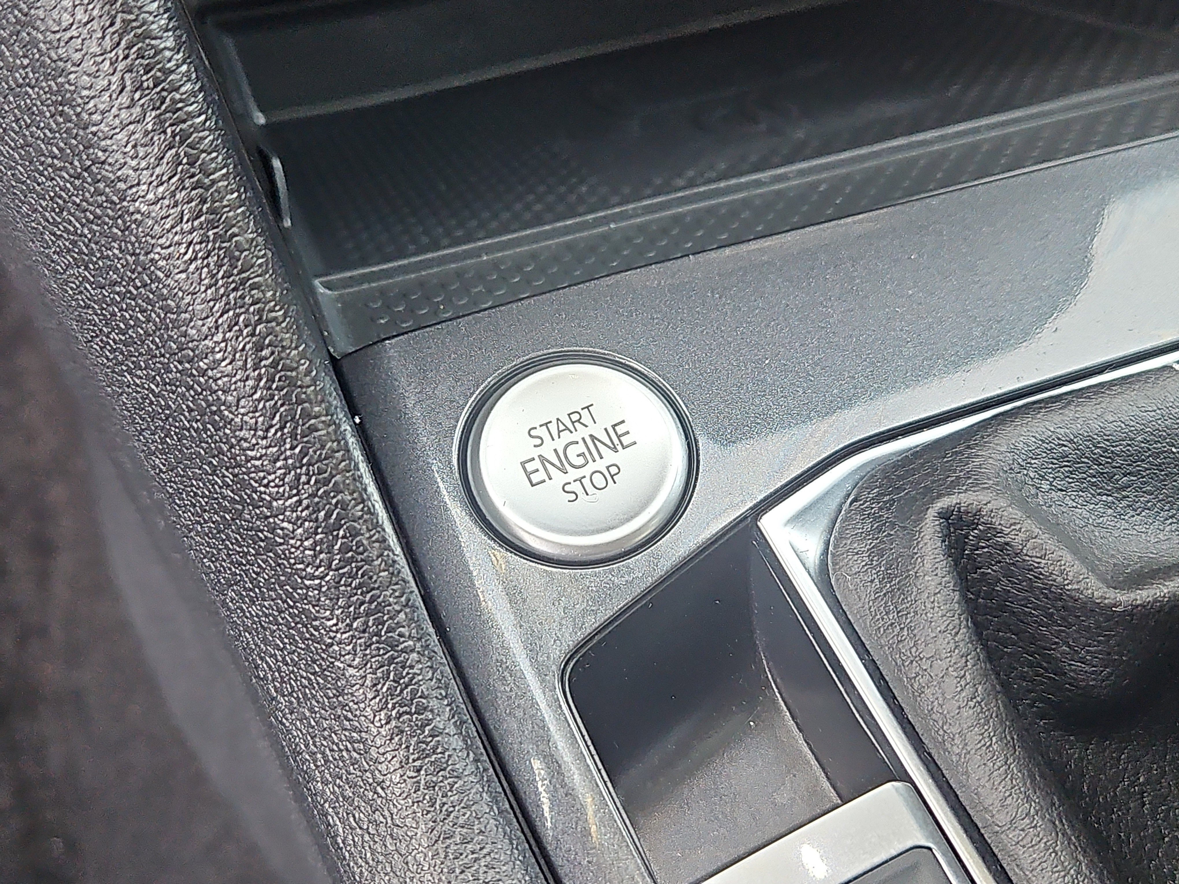 Certified 2023 Volkswagen Tiguan SE w/ Panoramic Sunroof Package image 14