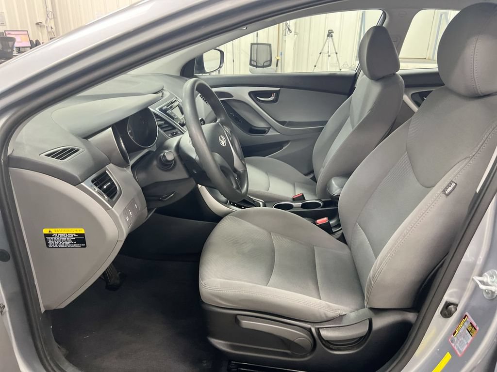 Used 2015 Hyundai Elantra SE FWD image 18