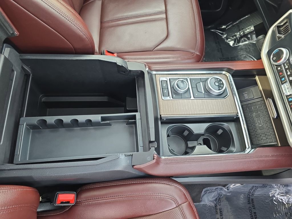 Used 2024 Ford Expedition Limited image 18