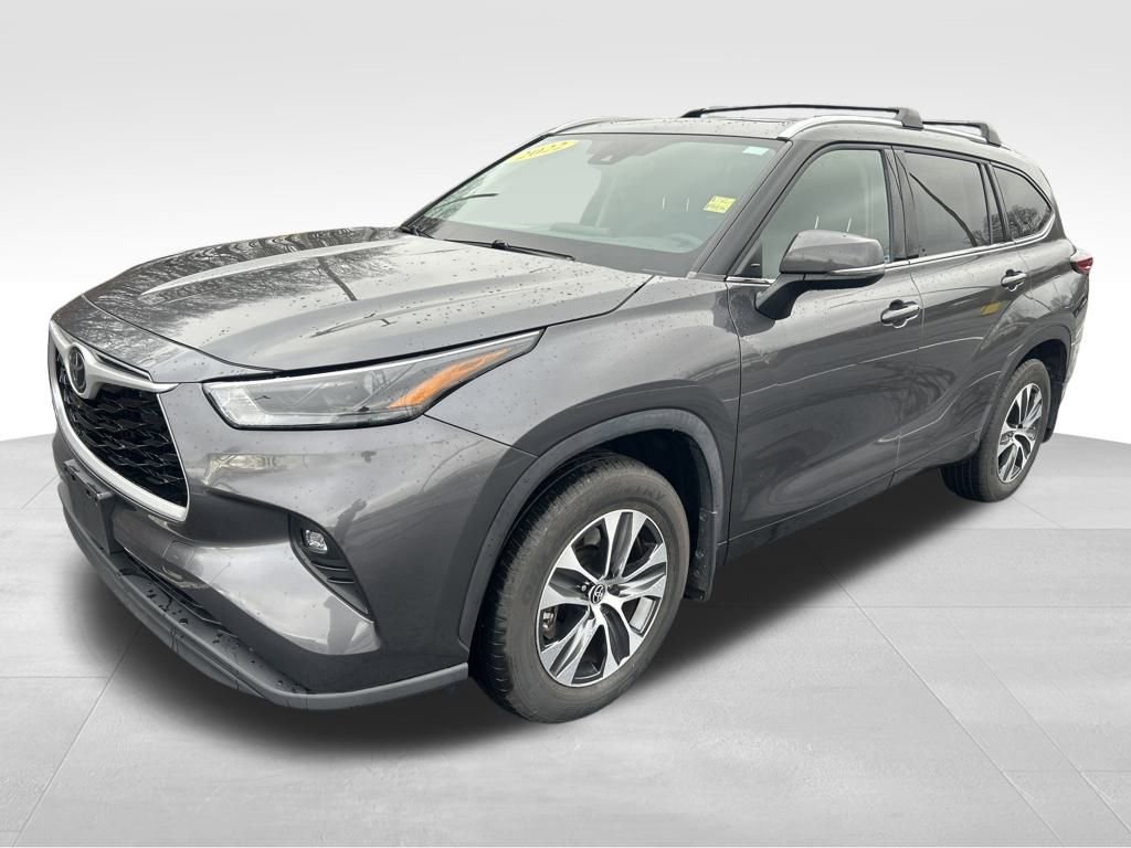 Used 2022 Toyota Highlander XLE