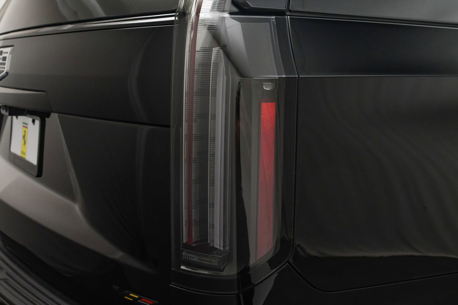 Used 2025 Cadillac Escalade V w/ LPO, ONYX Package image 26