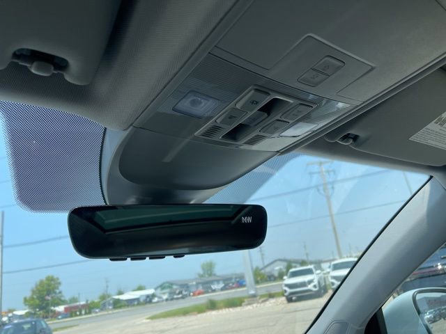 Used 2025 Volkswagen Taos SE w/ Panoramic Sunroof Package image 13