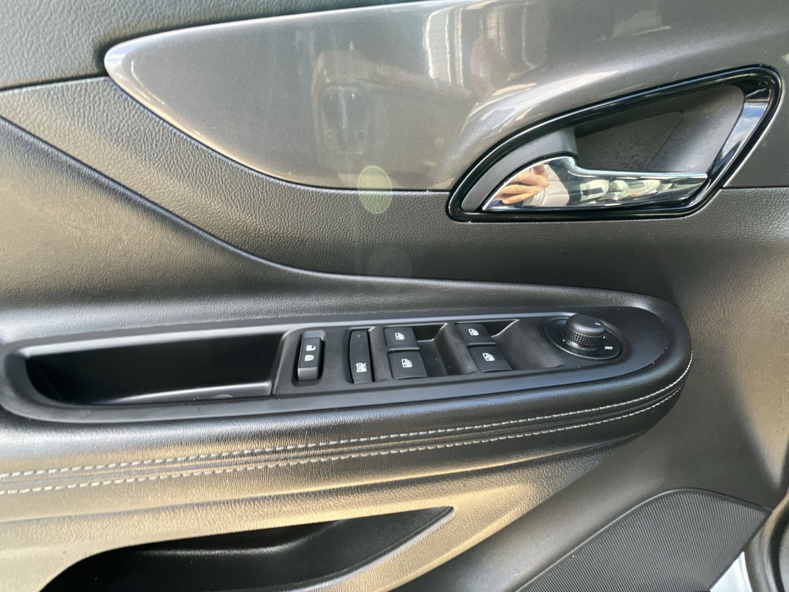 Used 2019 Buick Encore Essence w/ Experience Buick Package AWD/4WD image 23