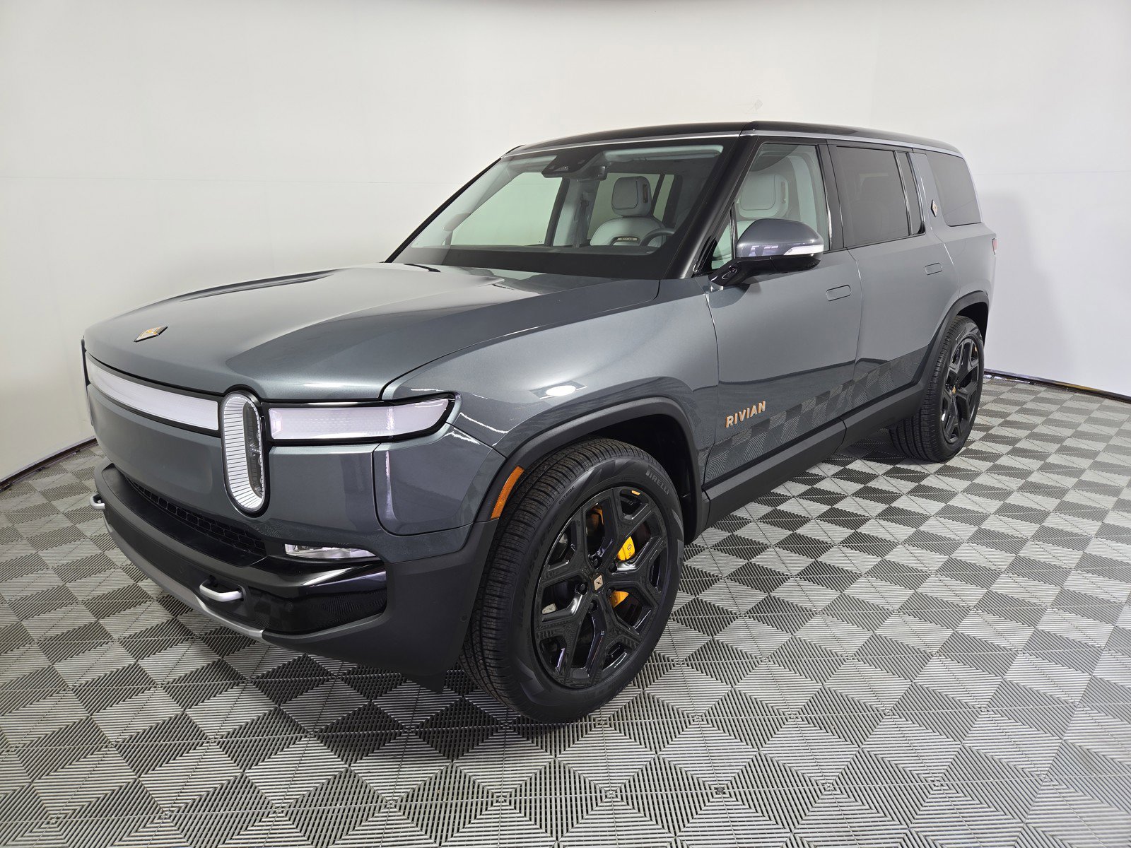 Used 2024 Rivian R1S Adventure AWD/4WD image 1