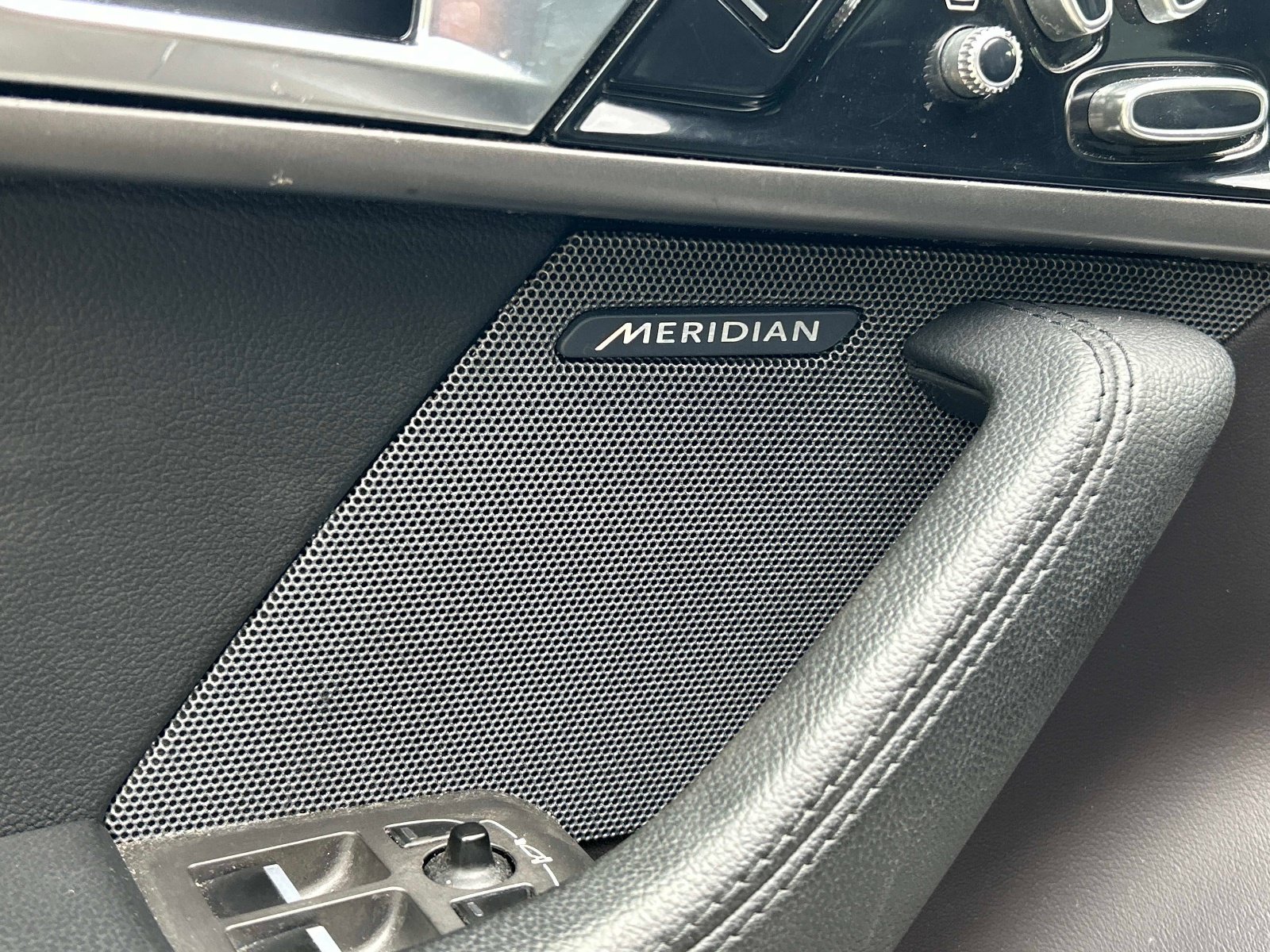 Used 2014 Jaguar F-TYPE S RWD image 15