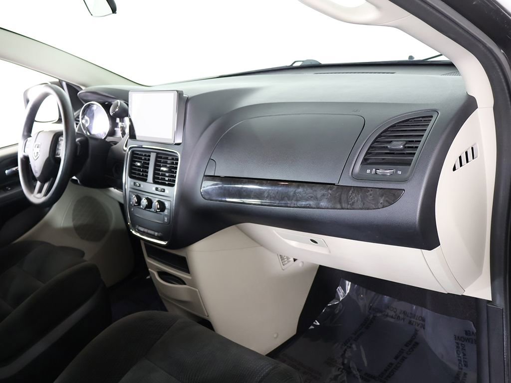 Used 2016 Dodge Grand Caravan American Value Package image 17