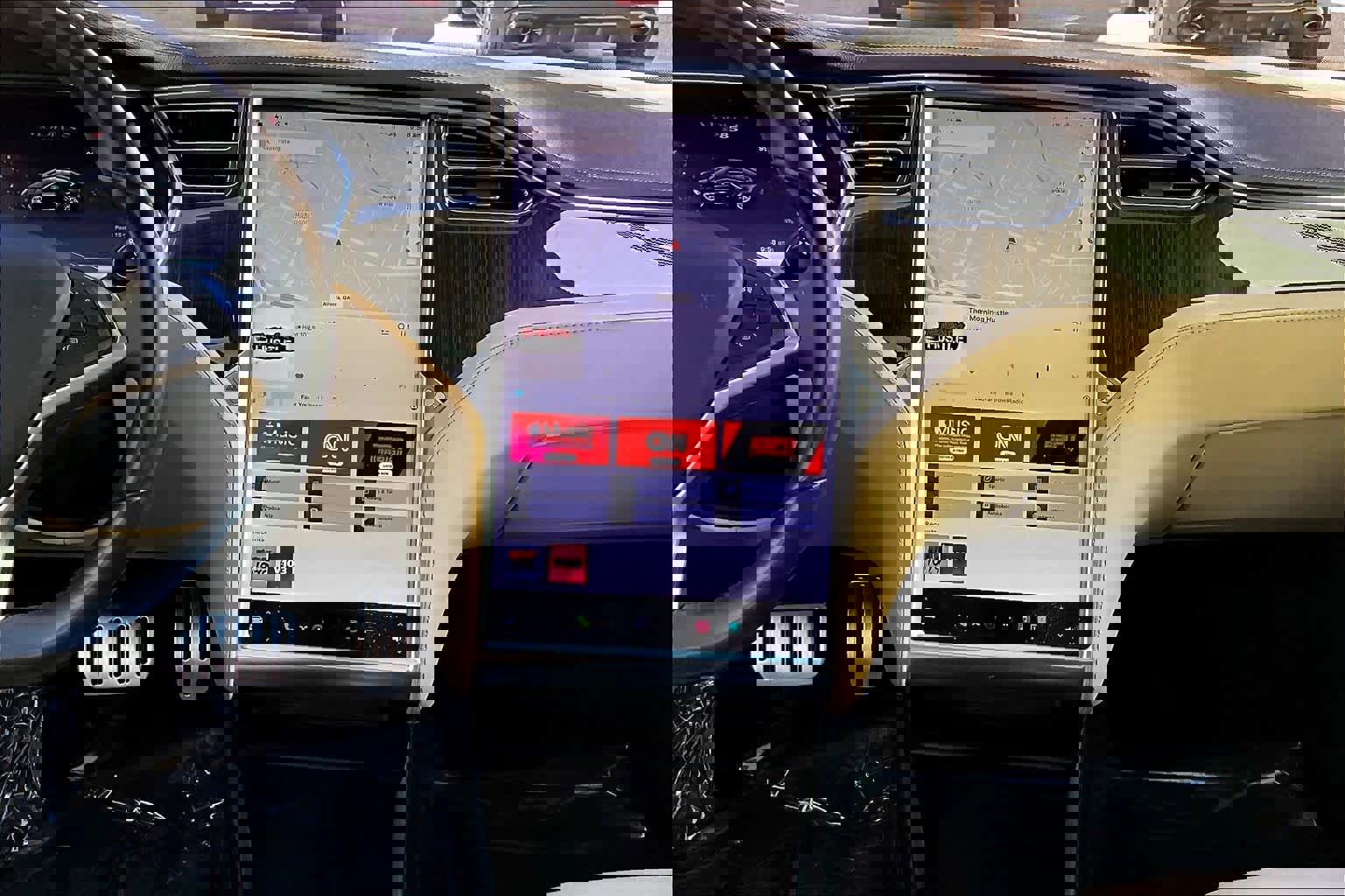 Used 2013 Tesla Model S Performance image 6