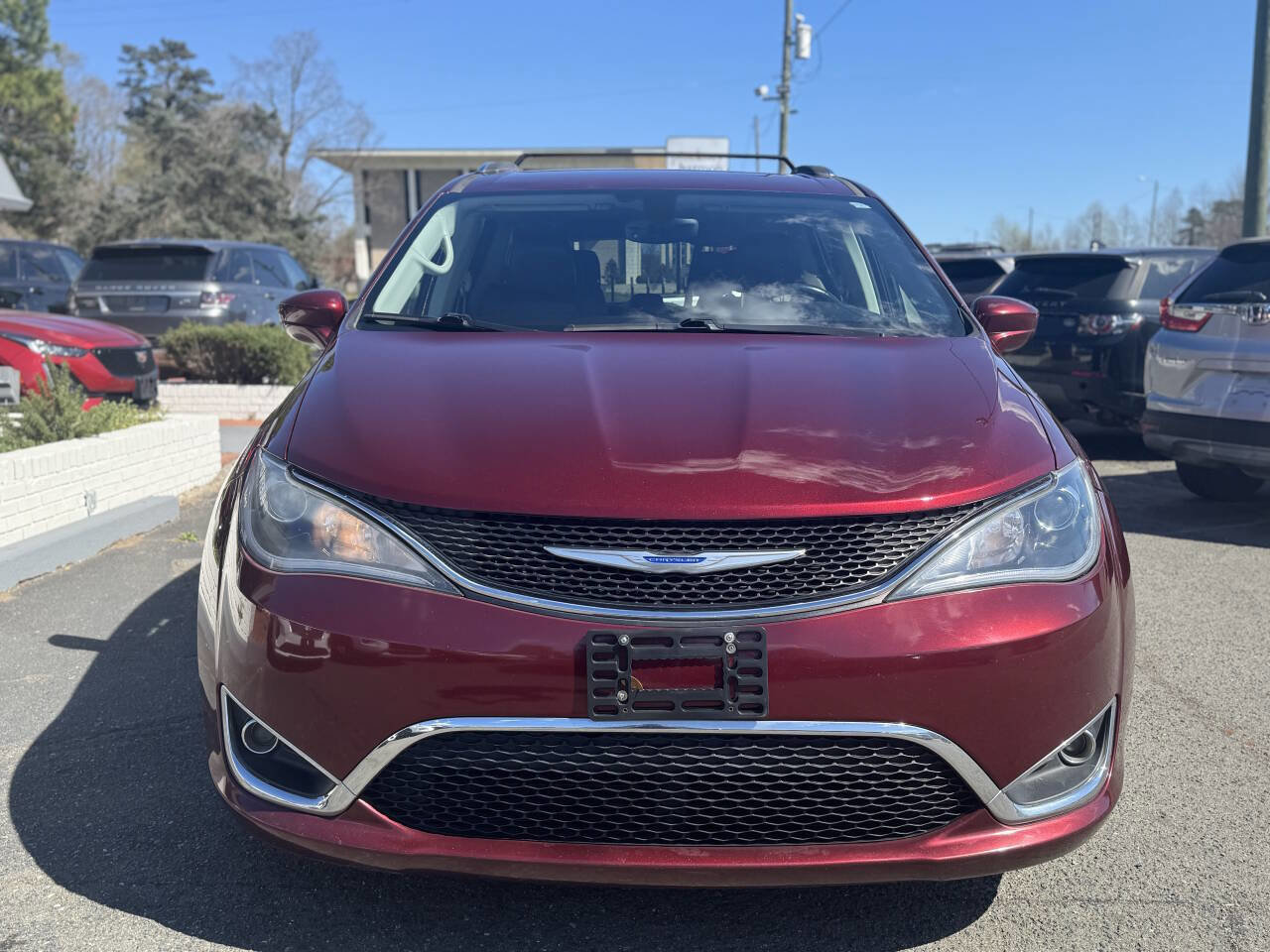 Used 2019 Chrysler Pacifica Touring-L FWD image 3
