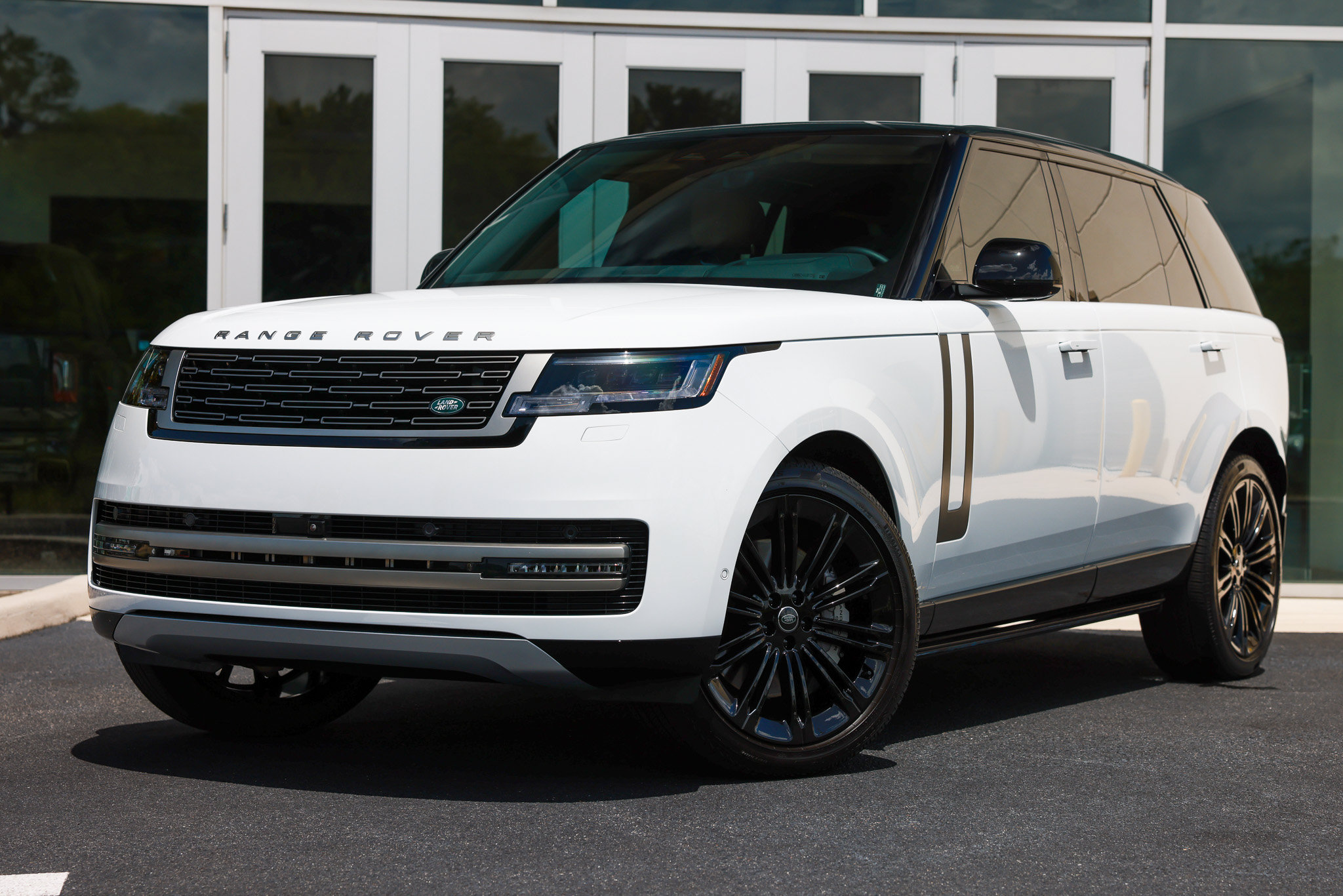 Used 2025 Land Rover Range Rover Long Wheelbase SE