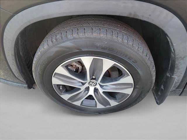 Used 2023 Toyota Highlander XLE image 8