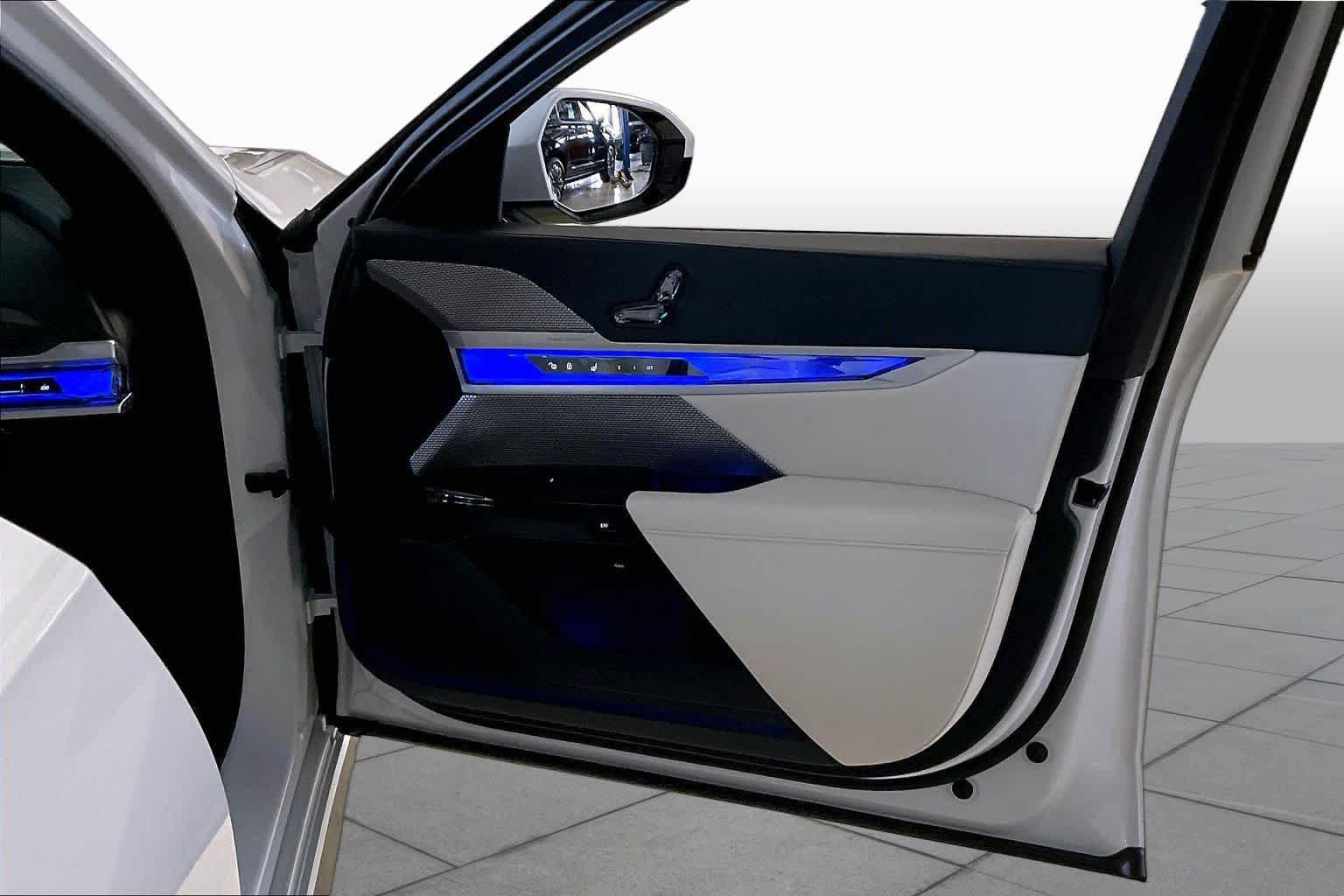 Used 2024 BMW i7 eDrive50 w/ M Sport Package RWD image 21