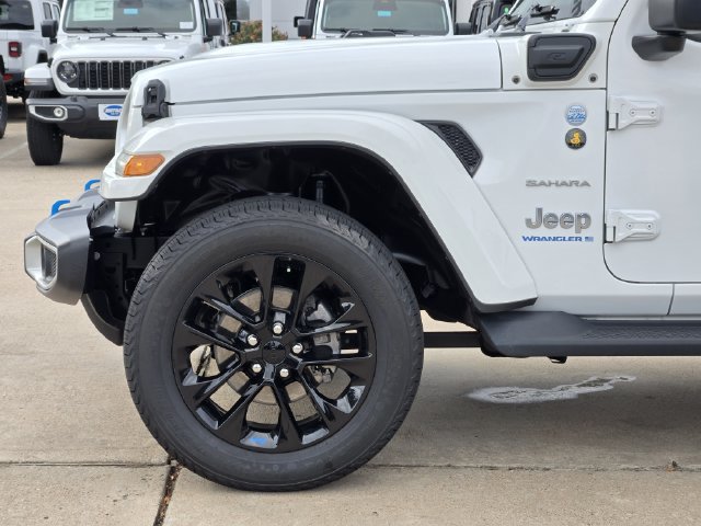 Used 2023 Jeep Wrangler Unlimited Sahara w/ Cold Weather Group AWD/4WD image 9
