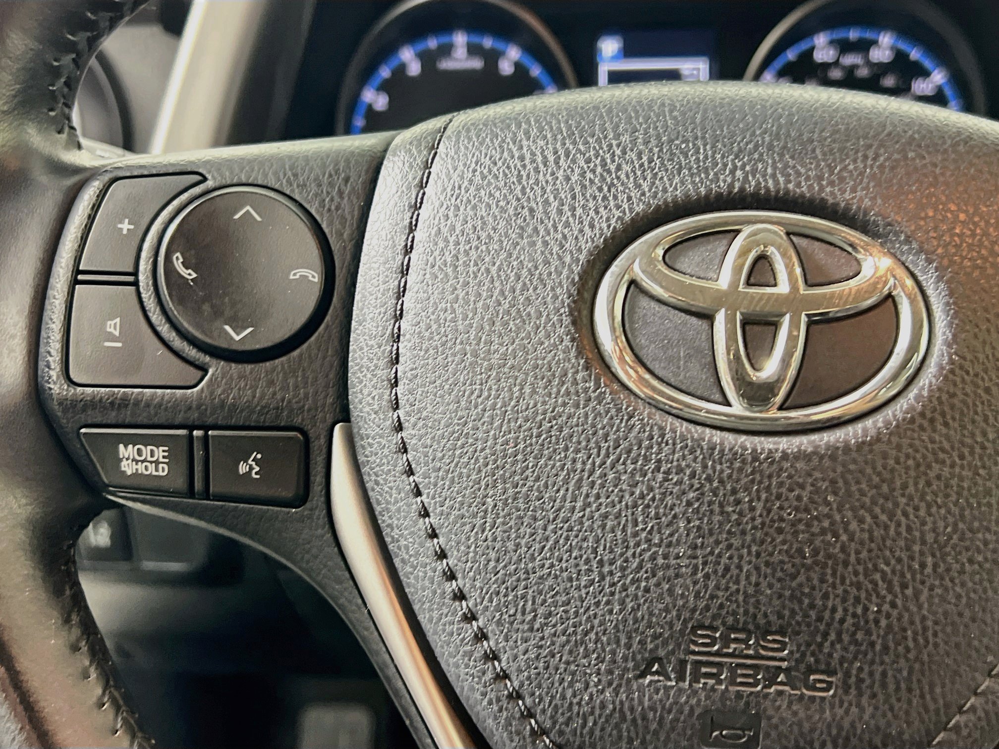 Used 2018 Toyota RAV4 XLE FWD image 18