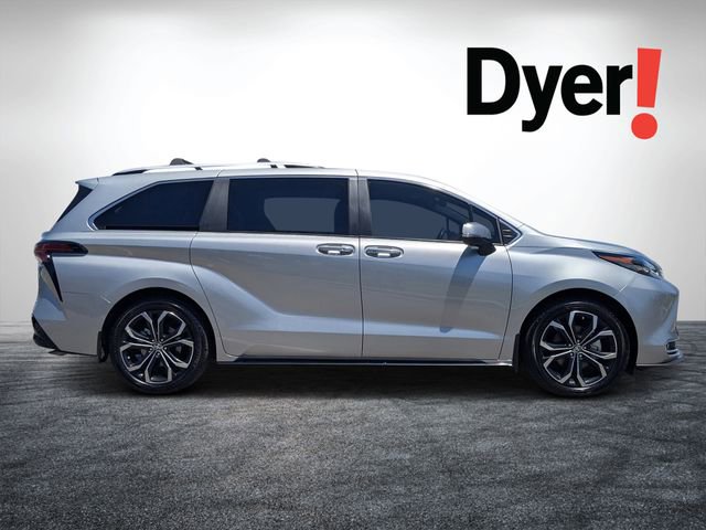 Used 2025 Toyota Sienna Platinum FWD image 2