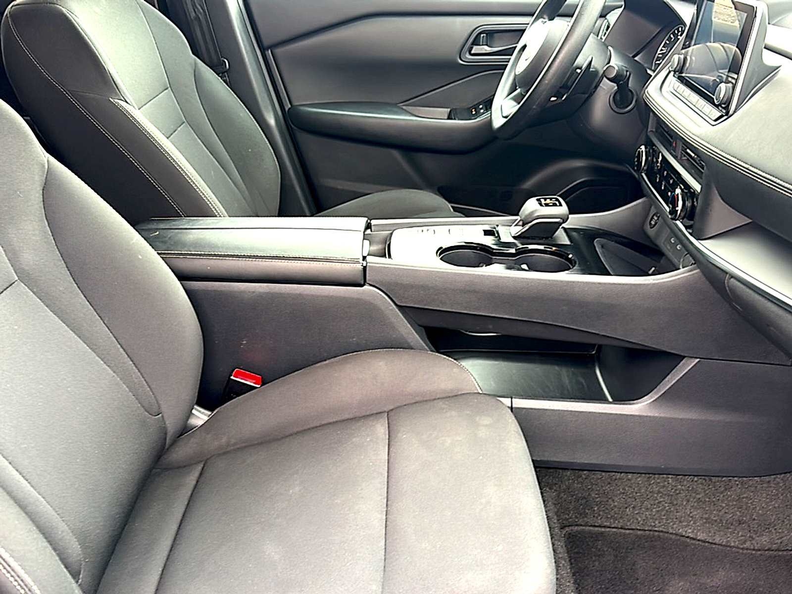 Used 2024 Nissan Rogue S image 23