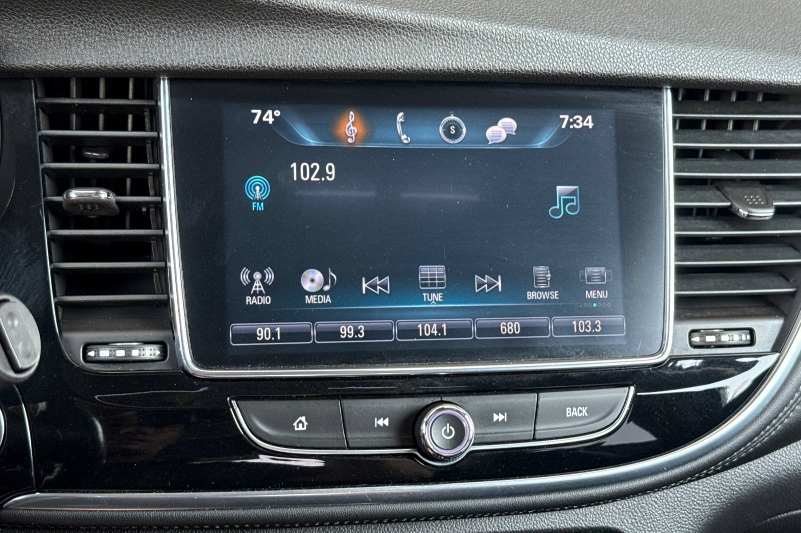 Used 2018 Buick Encore Essence FWD image 25