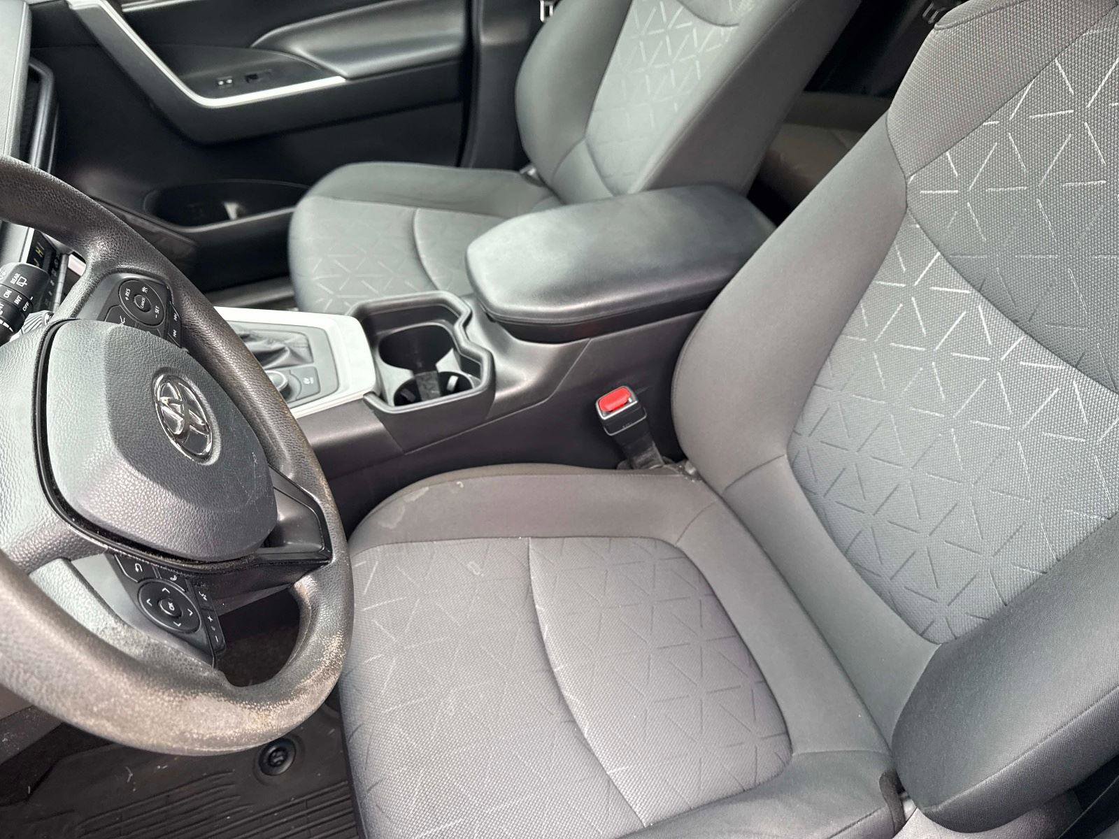 Used 2021 Toyota RAV4 XLE image 21