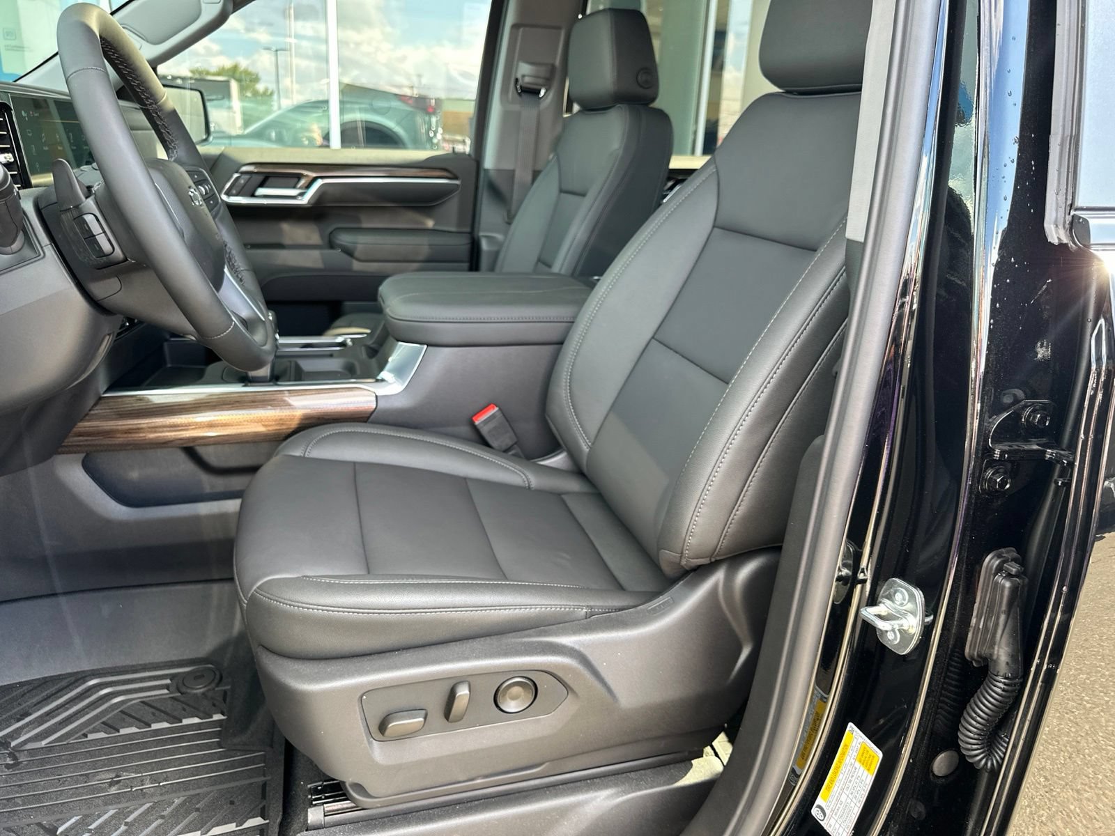 New 2026 Chevrolet Silverado 1500 LT Trail Boss w/ LT Trail Boss Premium Package AWD/4WD image 18
