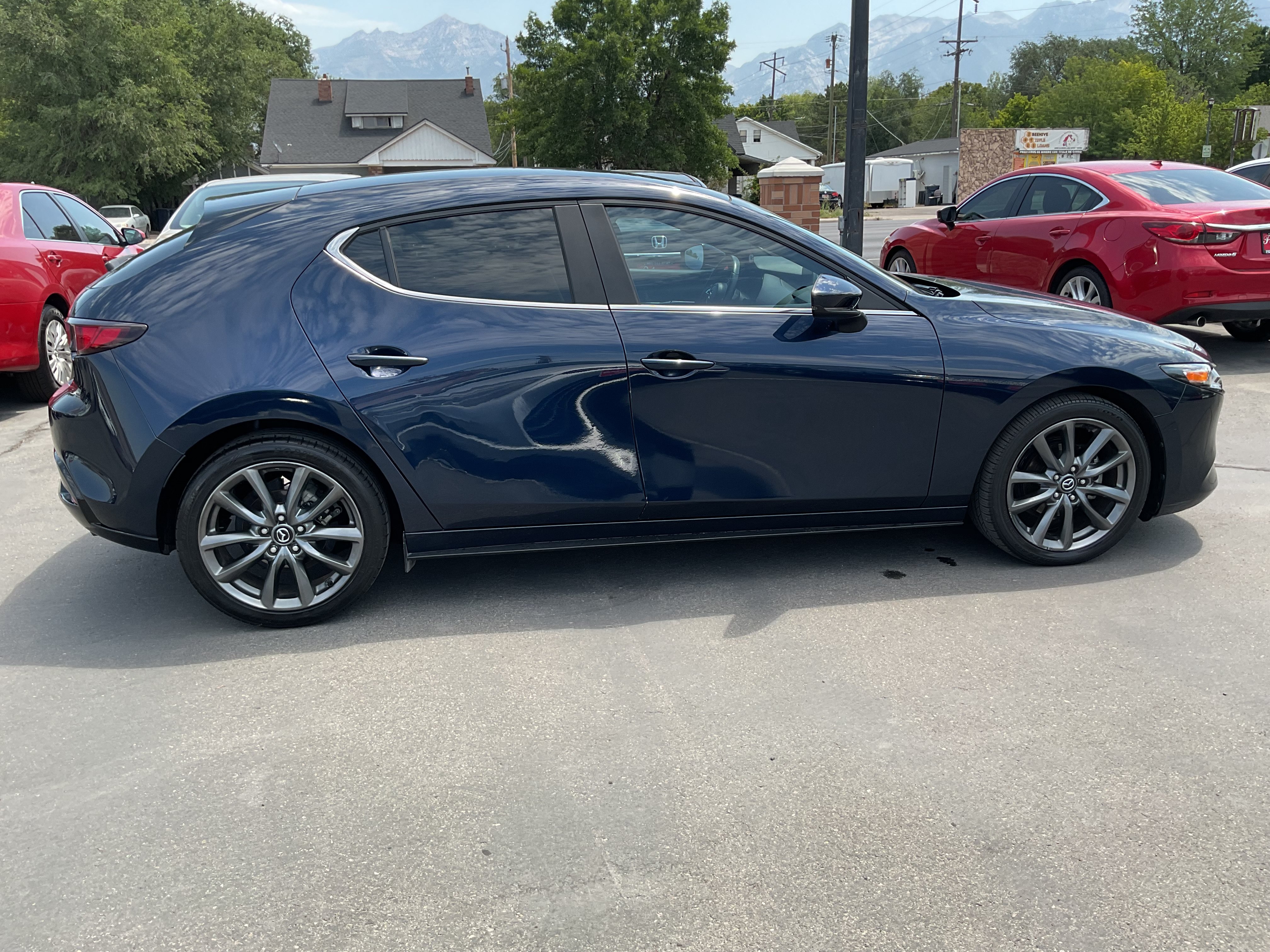 Used 2019 MAZDA MAZDA3 Hatchback FWD image 4