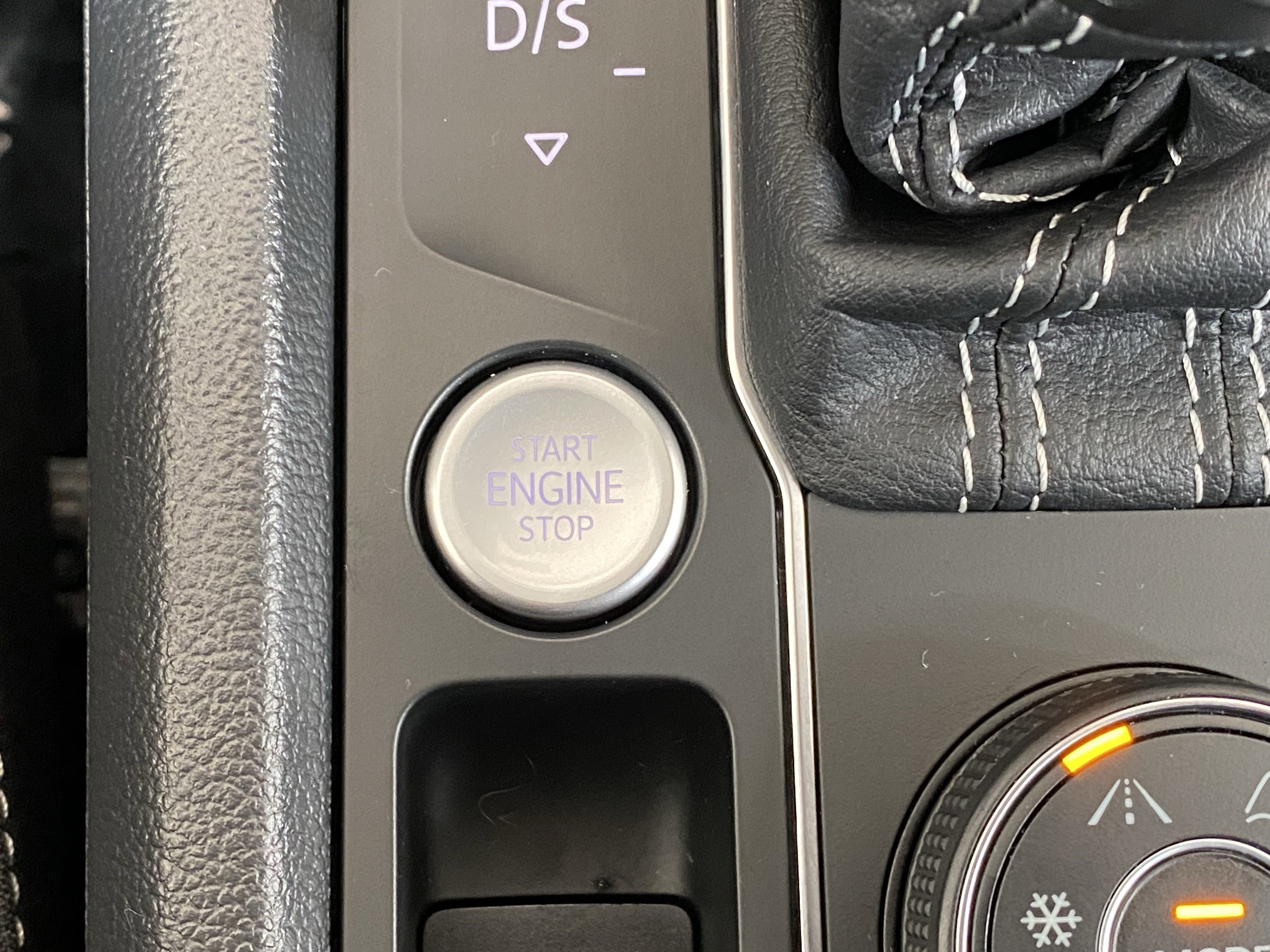 Certified 2023 Volkswagen Atlas SE image 10