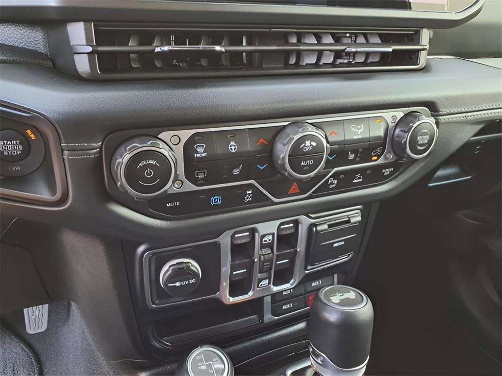 Used 2024 Jeep Wrangler High Altitude image 15