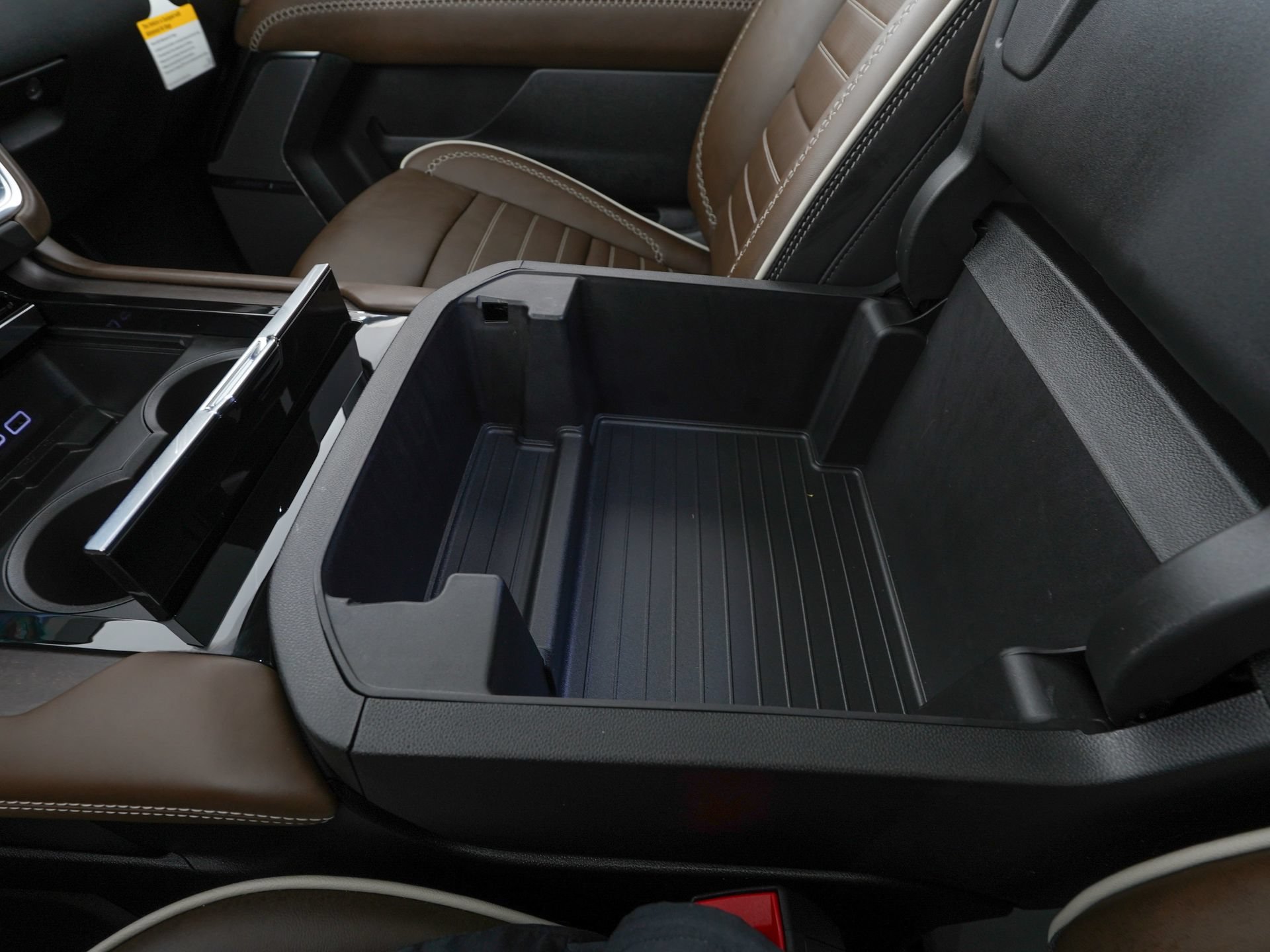Used 2026 GMC Yukon XL Denali Ultimate w/ LPO, Floor Liner Package AWD/4WD image 33
