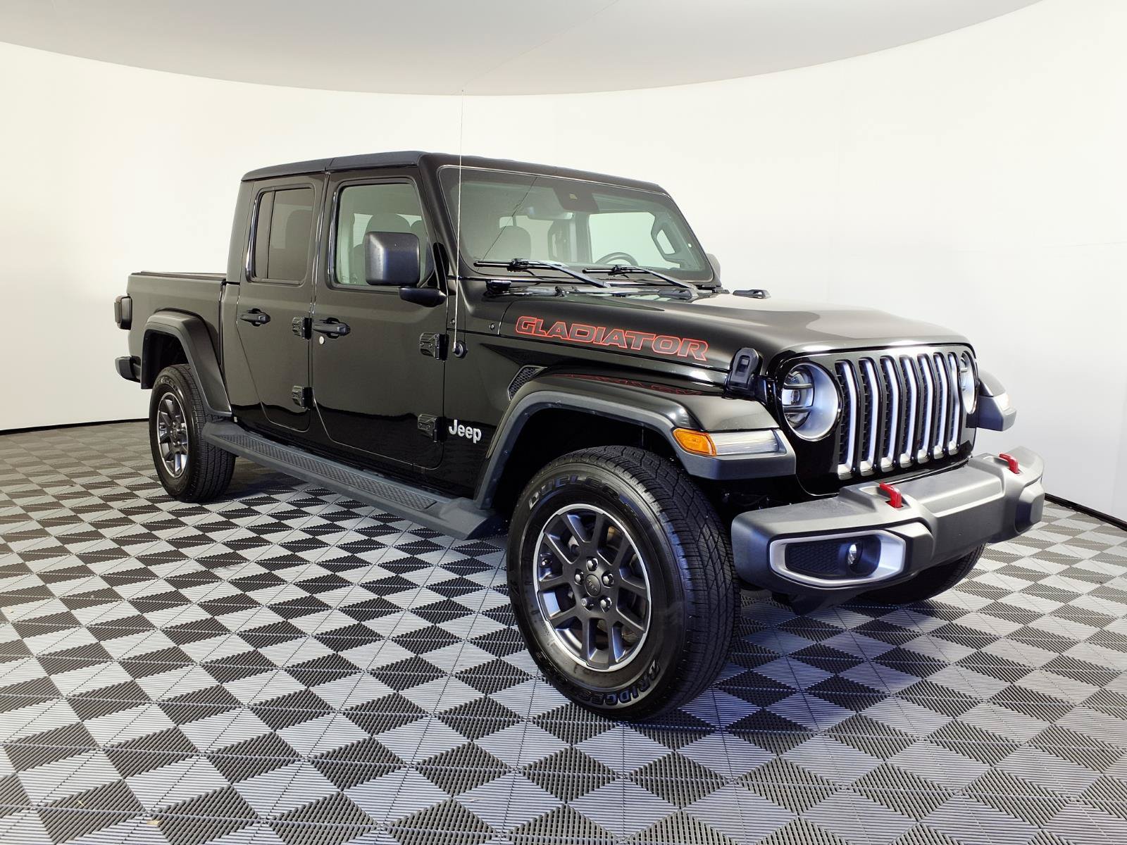 Used 2020 Jeep Gladiator Overland AWD/4WD image 3
