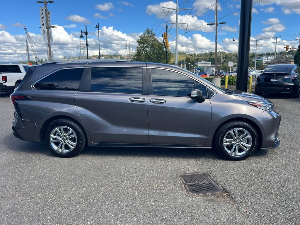 Used 2022 Toyota Sienna Platinum AWD/4WD image 8