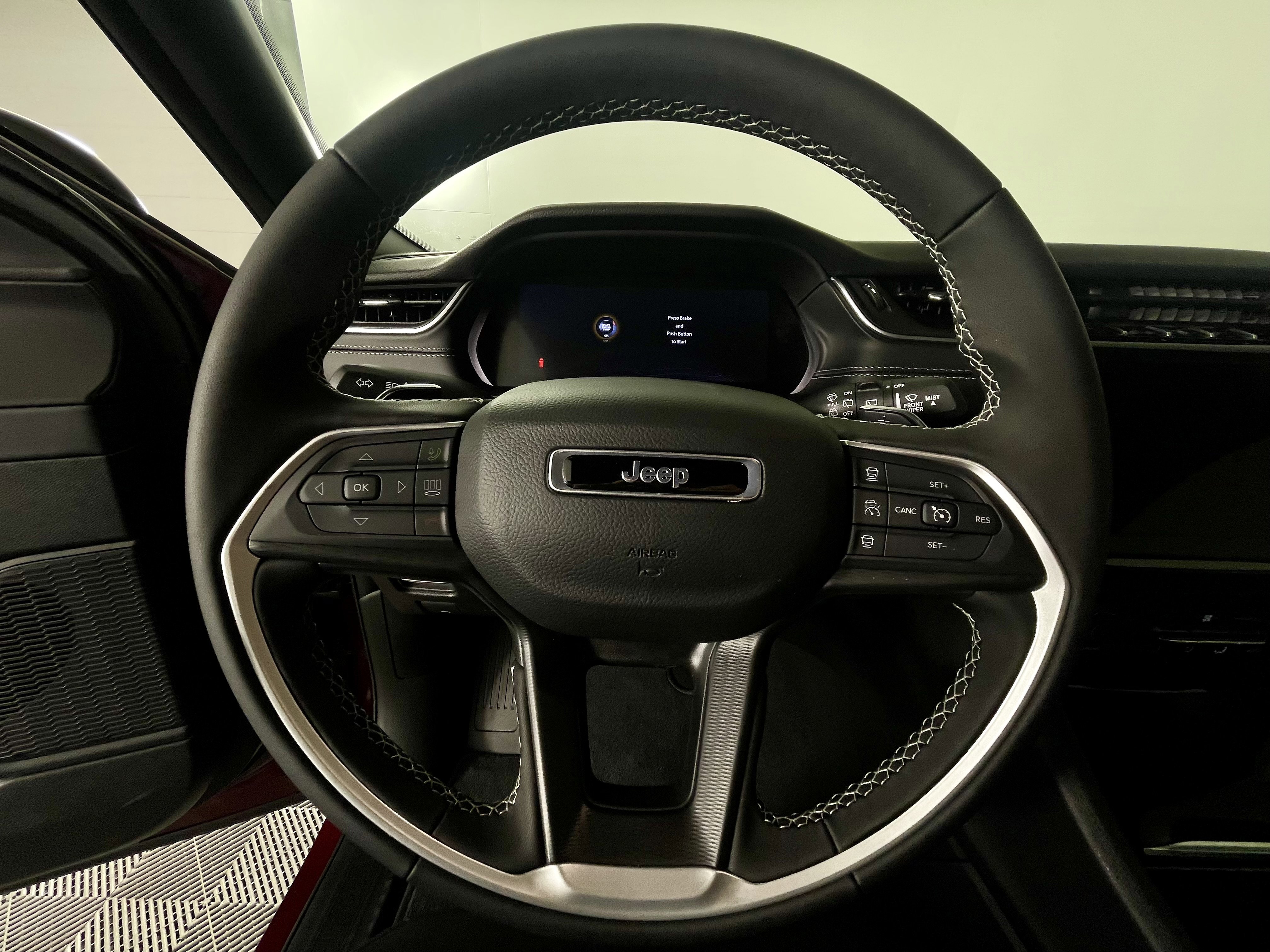 Certified 2025 Jeep Grand Cherokee Laredo image 18