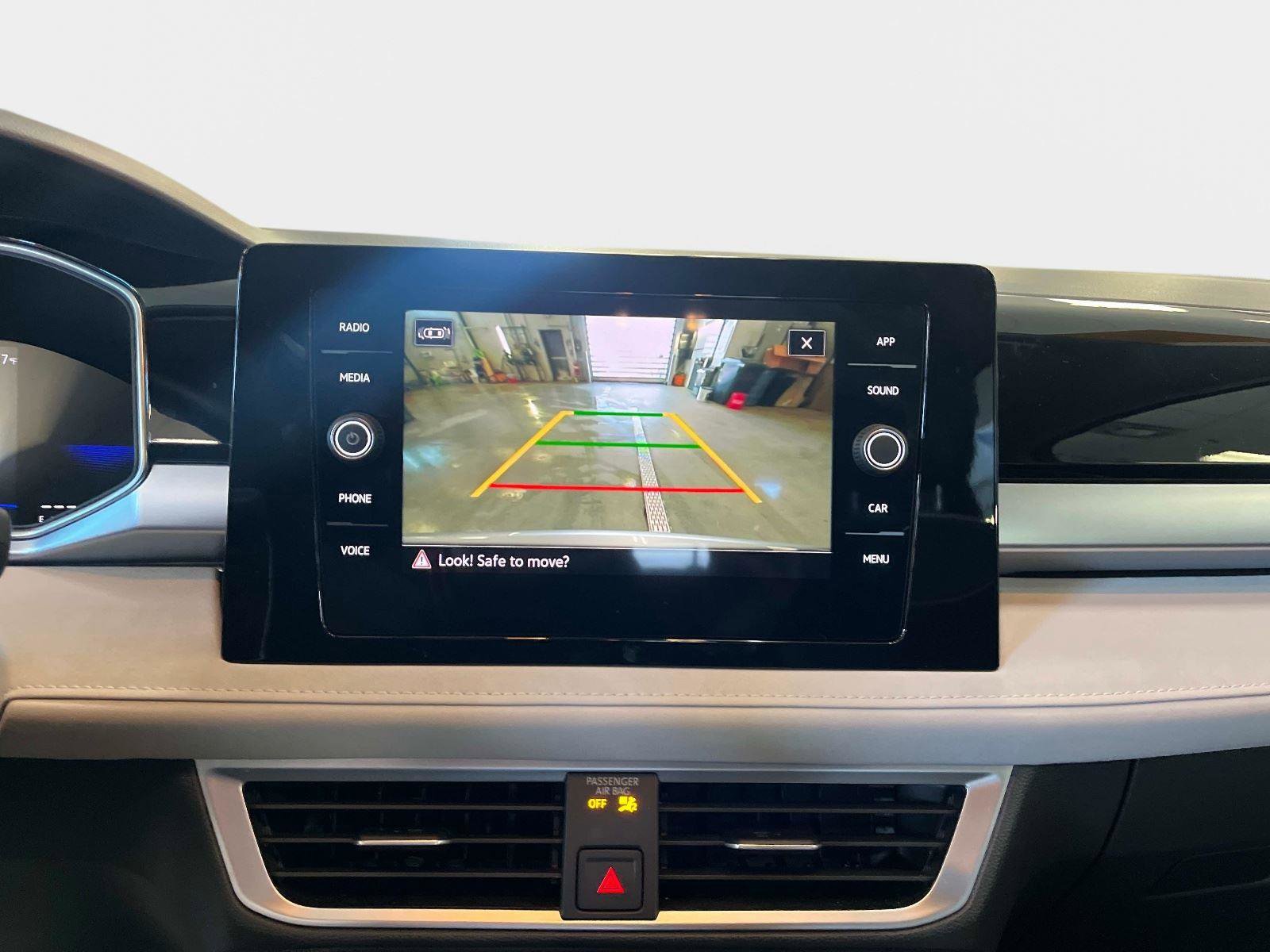 Used 2025 Volkswagen Taos SE image 25