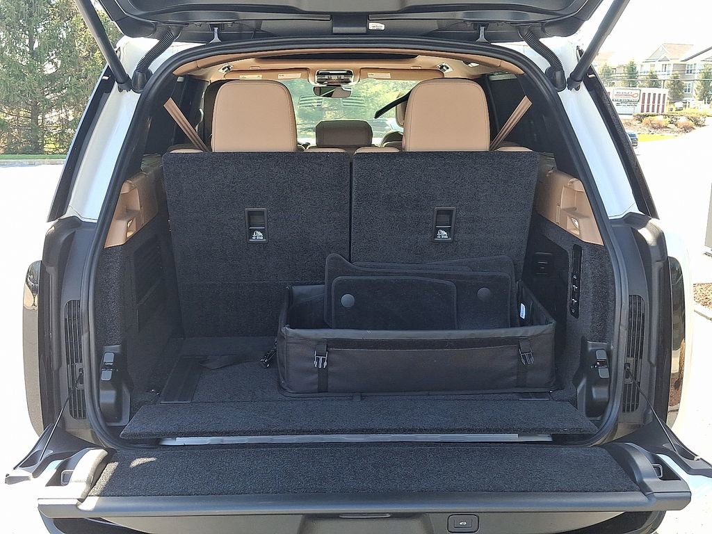 Used 2025 Land Rover Range Rover Long Wheelbase SE image 28