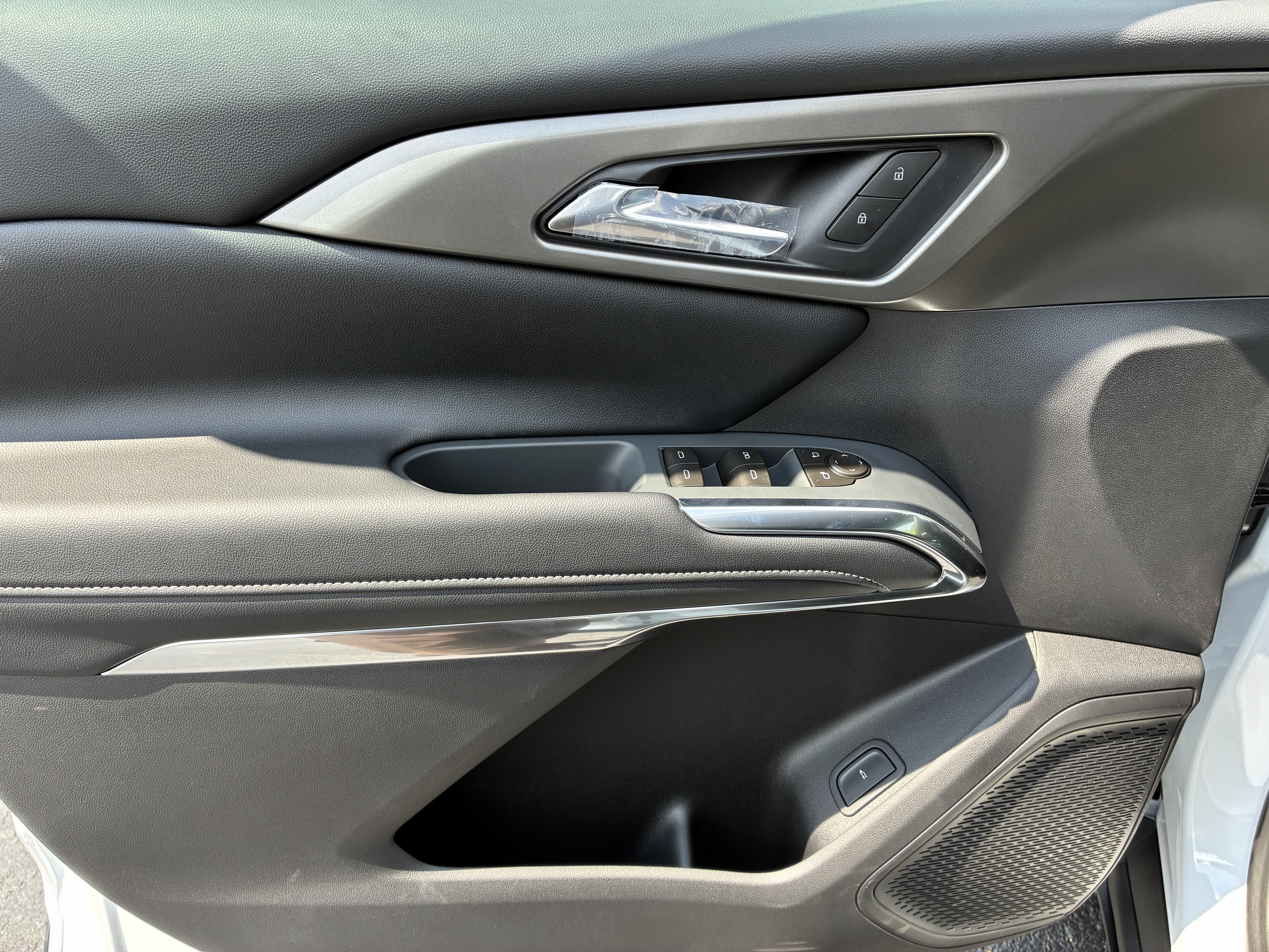 New 2027 Chevrolet Traverse LT w/ Driver Confidence Package FWD image 24