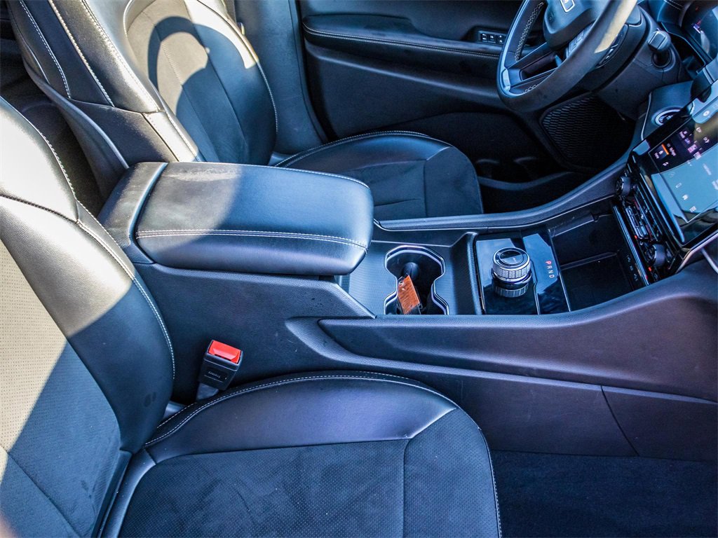 Used 2024 Jeep Grand Cherokee L Laredo image 14