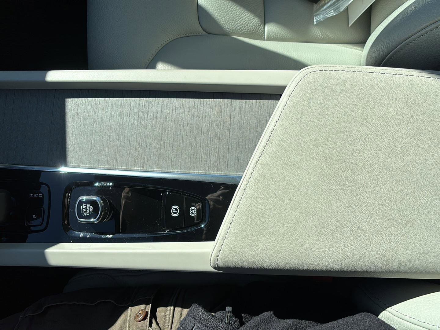 Used 2024 Volvo S60 B5 Plus w/ Climate Package image 38