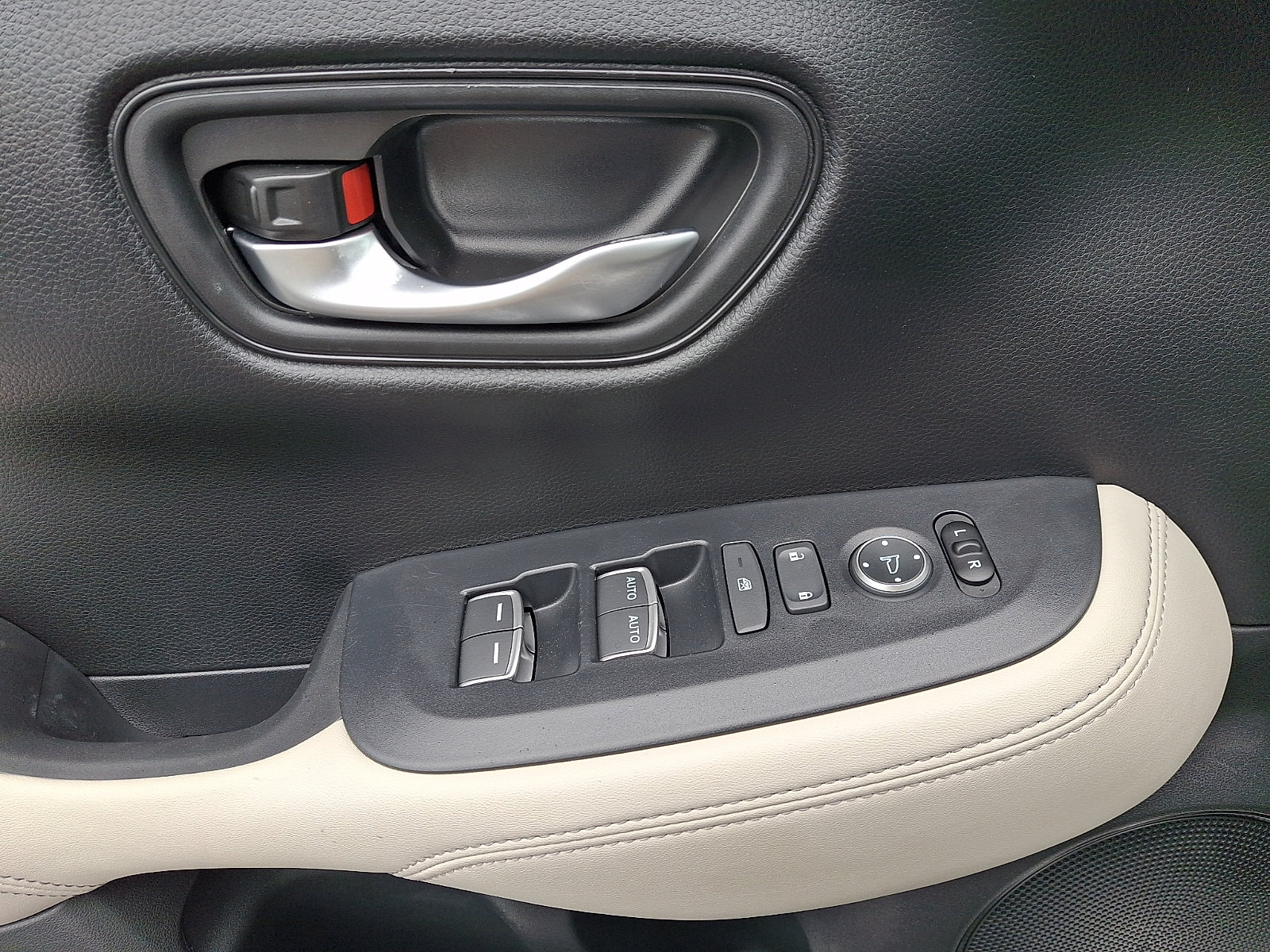 Used 2024 Honda HR-V EX-L image 12